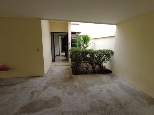 Se vende espaciosa casa con patio en Gravillas de Desamparados 25-553 en Gravilias, Desamparados, San José — ₡ 135 000 000