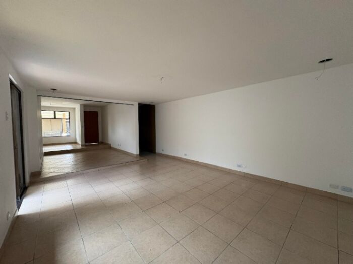 Casa Duplex, 3 habitaciones, 3 baños, a escasos metros de Lincoln Plaza, Moravia en San Vicente, Moravia, San José — $130,000