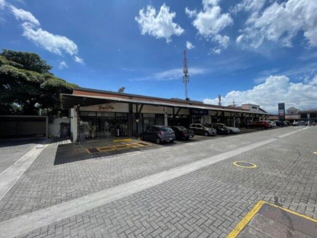 Ubicación Estratégica y Máxima Visibilidad: Local Comercial Listo para Operar en Escazú in San Rafael, Escazú, San José — $230,000