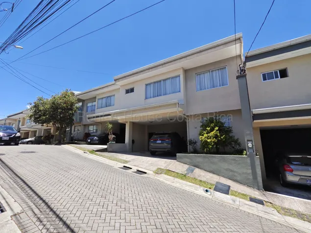 Venta de casa moderna con patio y vistas en Moravia #26-1886 GS in San Vicente, Moravia, San José — $220,000