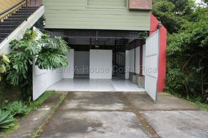 SE ALQUILA HERMOSA CASA EN PLATANARES DE MORAVIA en San Jerónimo, Moravia, San José — $1,300