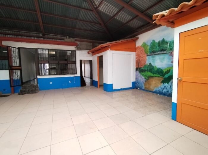 ¡Tu próximo negocio te espera en Los Sauces! Propiedad comercial con vivienda. en San Francisco de Dos Ríos, San José — $1,600