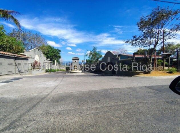 Venta de Lote + Casa Club y Piscina en La Guácima de Alajuela. RAH 26-1499 en Guácima, Alajuela — $98,000