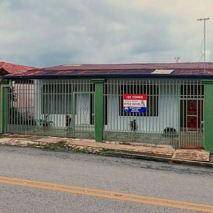 CASA EN VENTA EN EL CENTRO DE PÉREZ ZELEDÓN in San Isidro De El General, Pérez Zeledón, San José — $185,000