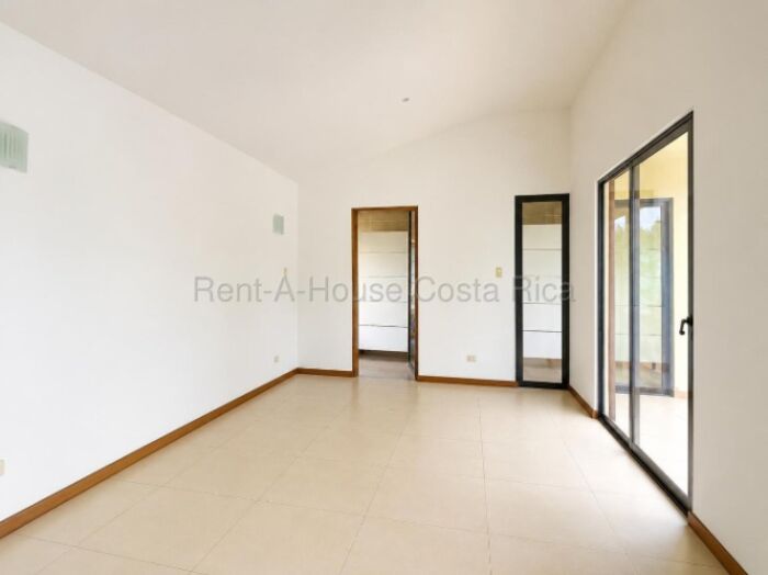 Se vende casa en Carrizal de Escazú #27-141 en Escazú, San José — ₡ 550 000