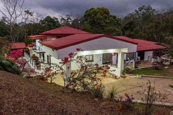 Casa de Lujo con Piscina, Jacuzzi y Naturaleza en Puriscal in Santiago, Puriscal, San José — $497,000 - Photo 4 of 35