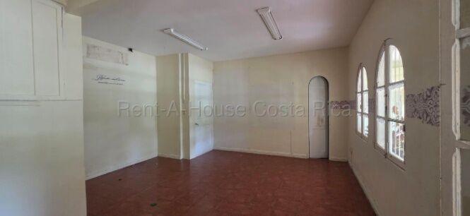 Propiedad comercial con gran terreno y potencial en Santa Ana #26-1501 GS en Salitral, Santa Ana, San José — $1,500,000