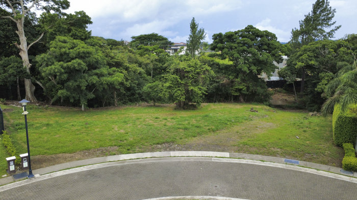 Venta de lote en exclusivo condominio en La Guácima en Guácima, Alajuela — $200,000 - Foto 2 de 15
