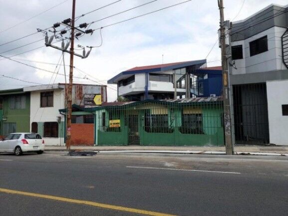 Se vende propiedad con 5 oficinas y uso de suelo comercial en Heredia Centro 24-1073 en San Rafael, Heredia — ₡ 105 000 000