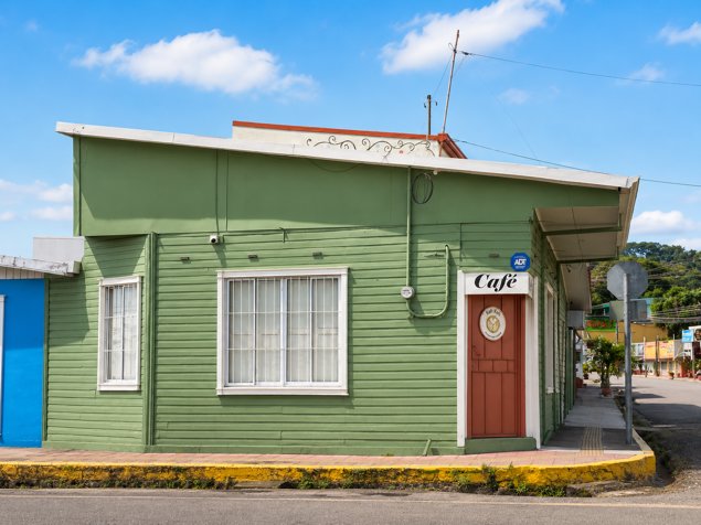Propiedad comercial con apartamento independiente – San Rafael de Heredia in San Rafael, Heredia — ₡ 108 000 000