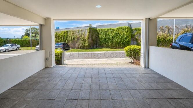 Se vende casa en Montes de Oca San José 26-2046 in Sabanilla, Montes De Oca, San José — ₡ 108 000 000