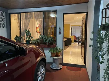 Casa grande Jardines de Tibás ¢125 mill. 8338-9910