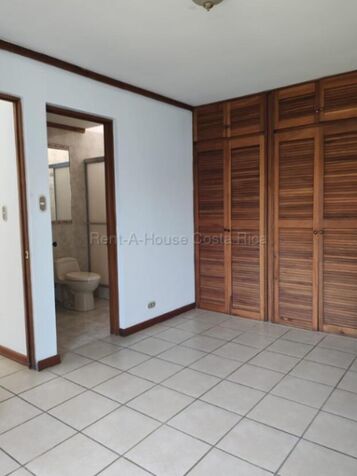 Venta | Elegante apartamento dúplex con amplios espacios en Tibás #26-2234 GS en Anselmo Llorente, Tibás, San José — $220,000