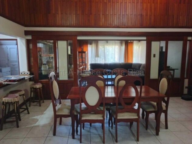 CASA EN VENTA EN SANTA ANA URUCA en Uruca, Santa Ana, San José — ₡ 140 000 000