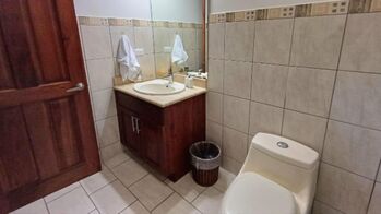 Venta de Casa en Tres Rîos, Cartago.  in Tres Ríos, La Unión, Cartago — $650,000 - Photo 4 of 10