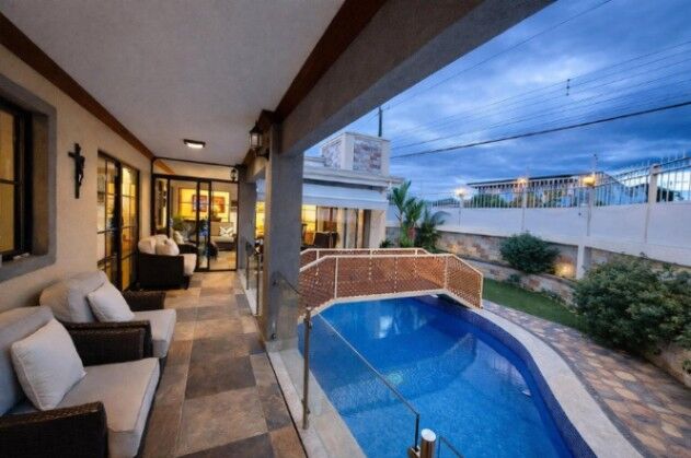 Venta de Casa Esquinera en Bello Horizonte-Escazú. RAH 26-1351 in Escazú, San José — $370,000