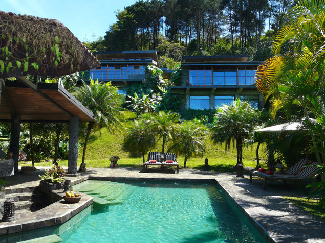Casa Quinta en San Rafael Arriba con impresionantes vistas al Valle en San Rafael Arriba, Desamparados, San José — $1,850,000