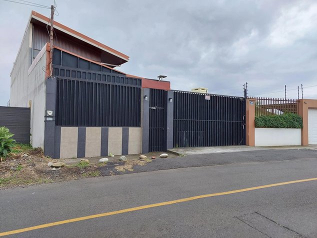 CASA EN VENTA EN SAN ISIDRO DE HEREDIA in San Isidro, Heredia — ₡ 163 000 000