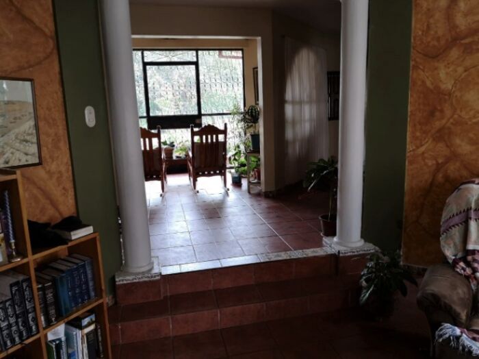 Preciosa y amplia casa con apartamento en el centro de Coronado in San Isidro, Vázquez de Coronado, San José — $275,000