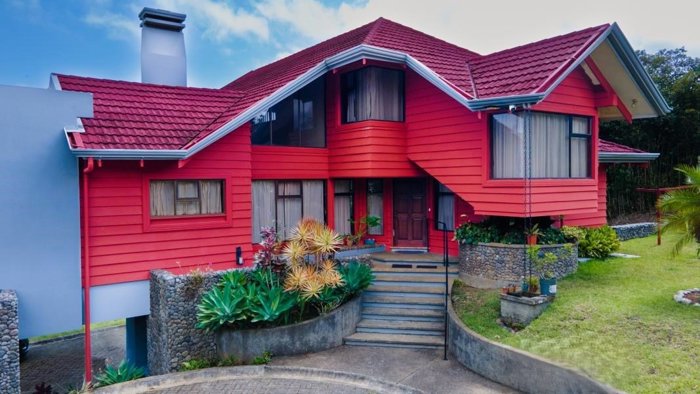SE VENDE EXCLUSIVA CASA TIPO CHALET EN VOLIO, SAN RAMÓN en Volio, San Ramón, Alajuela — $551,000 - Foto 2 de 29