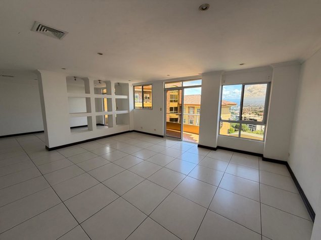 Vendo Apartamento en Condominio Valle Arriba - Escazú in San Rafael, Escazú, San José — $395,000 - Photo 3 of 16