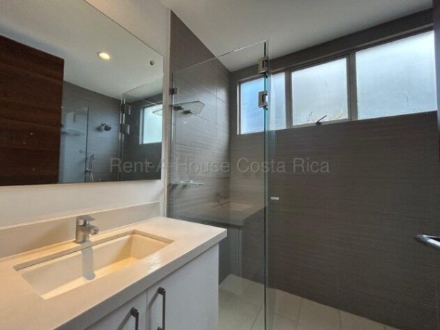 Alquiler de Apartamento en San Antonio de Escazú. RAH 26-1712 in San Antonio, Escazú, San José — $1,200