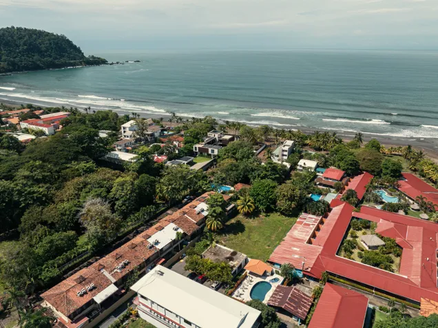 Bello Lote a muy pocos metros de la playa en Jacó, Garabito, Puntarenas — $420,000 - Foto 3 de 20