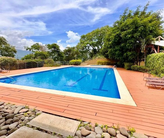 Lindo Apartamento para Alquiler y Venta en condominio. en Guácima, Alajuela — $1,200 - Foto 2 de 14