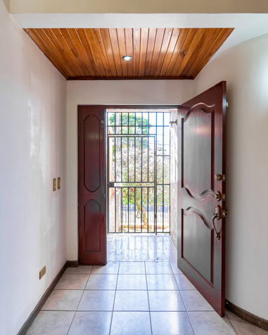 Alquiler de Epaciosa Casa en Rhormoser Uso Residencial in Pavas, San José — $2,500 - Photo 3 of 39