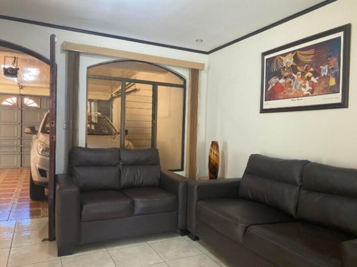Se vende casa en Santa Ana 26-1072 in Pozos, Santa Ana, San José — ₡ 106 000 000