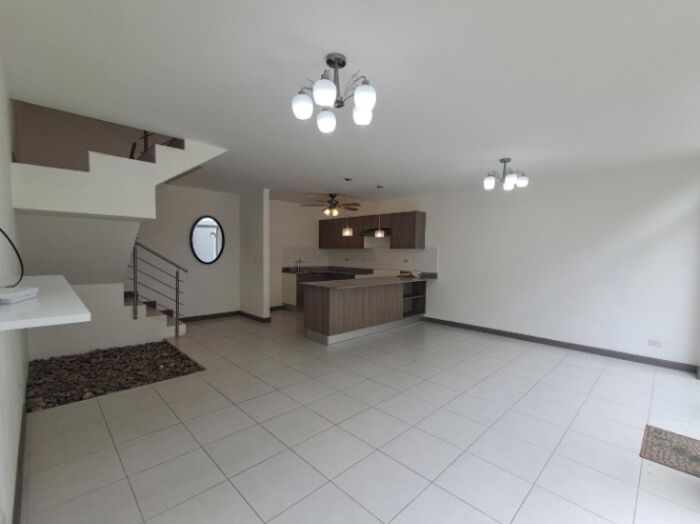 Venta casa en Heredia con 3 habitaciones y patio. in San Miguel, Santo Domingo, Heredia — $250,000