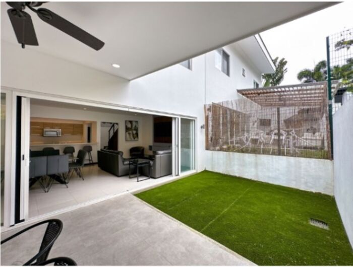 ALQUILER DE CASA EN CONDOMINIO CON LINEA BLANCA ESCAZU en Escazú, San José — $2,700 - Foto 2 de 13