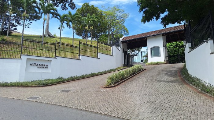 Lote En Venta En Condominio Altamira, Colón, San José in Colón, Mora, San José — $112,398