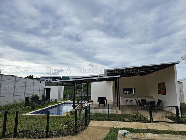 Venta de Casa en San Pablo de Heredia. RAH 27-258 in San Pablo, Heredia — $180,000