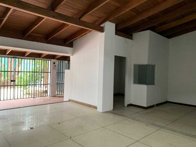 Casa en venta Sabana sur, ideal para oficinas o apartamentos in Pavas, San José — $590,000