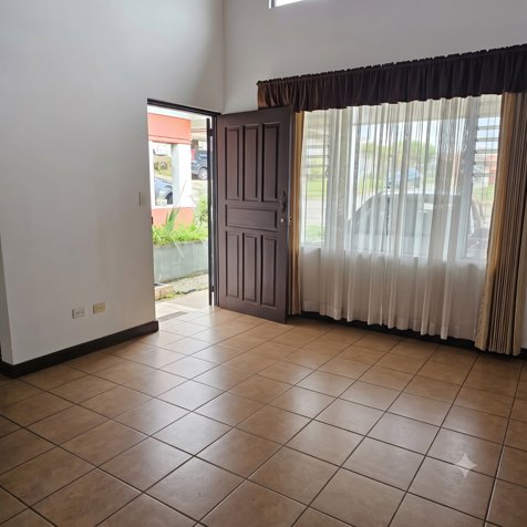Casa en Venta en Guadalupe,Mata de Platano,Alquilada,Res. Cerrado en Mata de Plátano, Goicoechea, San José — ₡ 65 000 000 - Foto 2 de 17