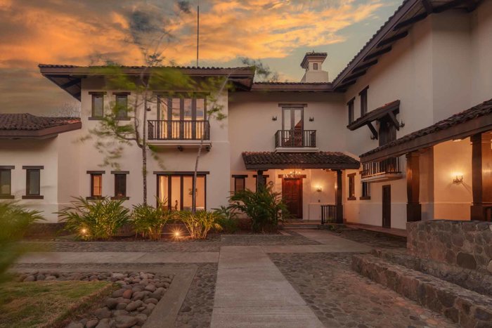 Residencia Colonial de Lujo en Hacienda Pinilla en Tamarindo, Santa Cruz, Guanacaste — $799,000