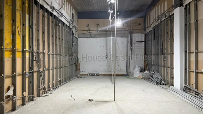 Alquiler de Local Comercial en Ulloa-Heredia. RAH 27-399 en Ulloa, Heredia — $1,500 - Foto 3 de 6