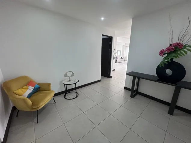 ALQUILER DE APARTAMENTO, SAN JOSE, ESCAZÚ, LOS LAURELES in San Rafael, Escazú, San José — $2,900 - Photo 2 of 36
