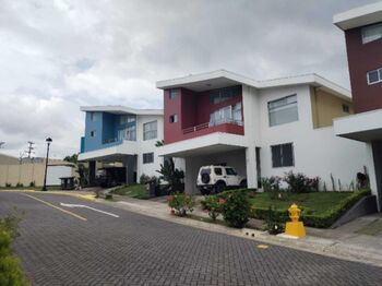 Venta casa Montes de Oca , Sabanilla 26-905 en Sabanilla, Montes De Oca, San José — $450,000 - Foto 4 de 11