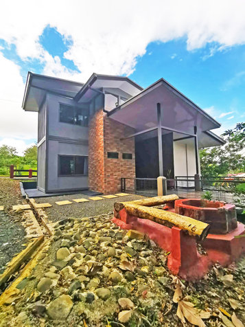 Hermosa Casa 2 Plantas con Río en Aguas Zarcas, San Carlos, Alajuela — $103,000 - Foto 2 de 39