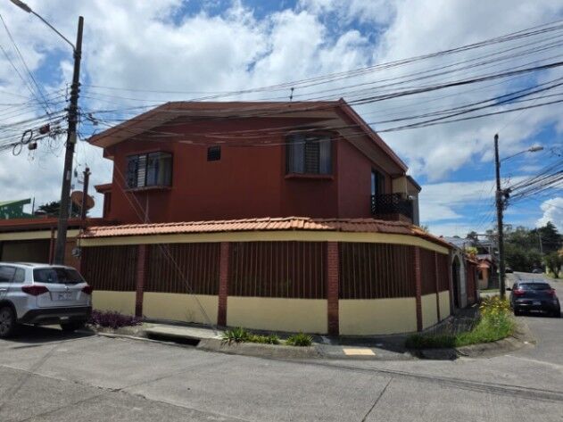 VENDO PROPIEDAD ESQUINERA EN MORAVIA. en San Vicente, Moravia, San José — ₡ 95 000 000