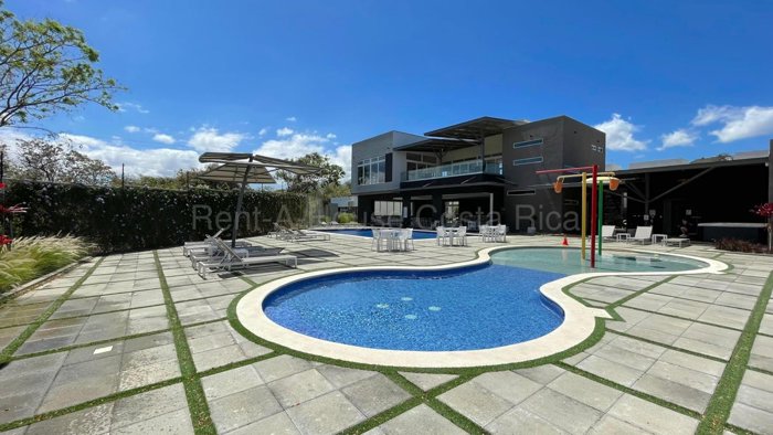 Venta de Casa en San Rafael de Escazú. RAH 27-316 in San Rafael, Escazú, San José — $340,000
