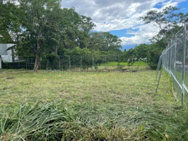 Venta de Lote Plano en Santa Ana. RAH 26-1688 USO DE SUELO AGRÍCOLA en Santa Ana, San José — $495,000 - Foto 2 de 6
