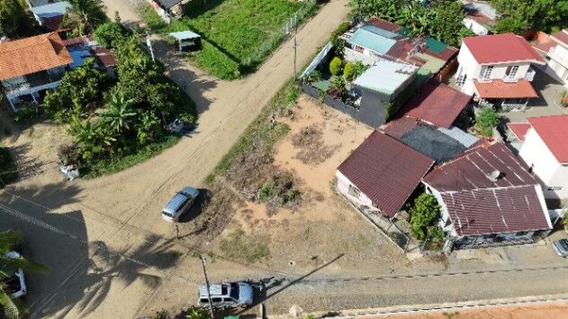 SE VENDE LOTE ESQUINERO CON USO DE SUELO COMERCIAL Y RESIDENCIAL EN UVITA en Bahía Ballena, Osa, Puntarenas — $120,000