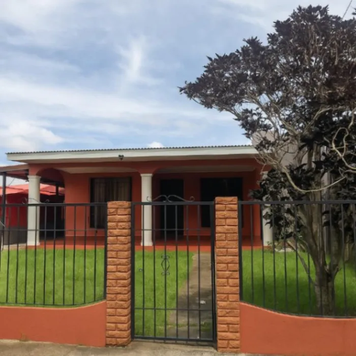 Se vende casa en San Isidro Heredia 26-564 in San Isidro, Heredia — ₡ 115 000 000
