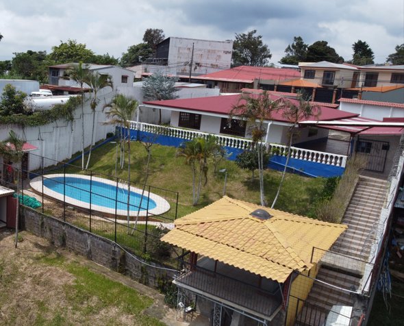 For Sale, Spacious House, Santo Domingo, Heredia in Pará, Santo Domingo, Heredia — $450,000 - Photo 1 of 30