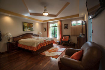 Residencia de lujo con amplios espacios en finca de 5502 m2 – Heredia in San José, San Isidro, Heredia — $900,000 - Photo 4 of 9