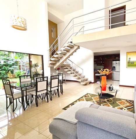 Venta de casa Lomas de Ayarco Sur in Sánchez, Curridabat, San José — $365,000 - Photo 2 of 9