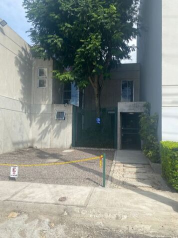 VENDO EDIFICIO DE OFICINAS EN POZOS-SANTA ANA. en Pozos, Santa Ana, San José — $325,000